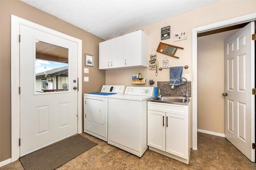 6463 Blue Jay Road, Vernon, BC - Indoor Photo Showing Laundry Room