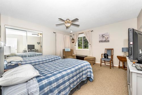 6463 Blue Jay Road, Vernon, BC - Indoor Photo Showing Bedroom