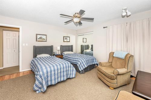 6463 Blue Jay Road, Vernon, BC - Indoor Photo Showing Bedroom