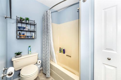 6463 Blue Jay Road, Vernon, BC - Indoor Photo Showing Bathroom