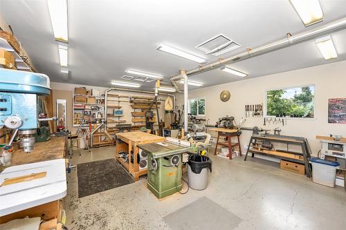 6463 Blue Jay Road, Vernon, BC - Indoor Photo Showing Garage