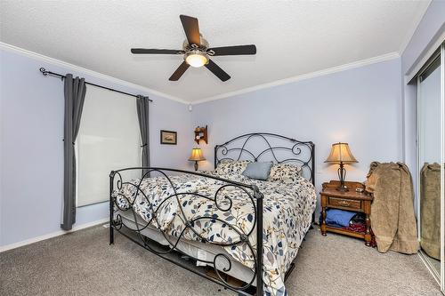 6463 Blue Jay Road, Vernon, BC - Indoor Photo Showing Bedroom