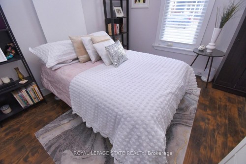 113 Steven Street, Hamilton, ON - Indoor Photo Showing Bedroom