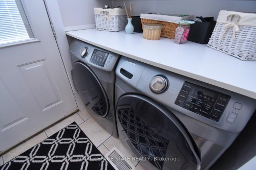 113 Steven Street, Hamilton, ON - Indoor Photo Showing Laundry Room