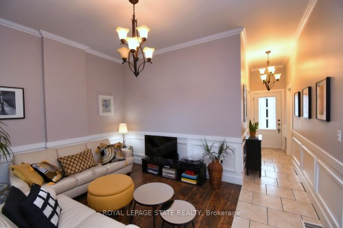 113 Steven Street, Hamilton, ON - Indoor Photo Showing Living Room