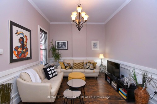 113 Steven Street, Hamilton, ON - Indoor Photo Showing Living Room
