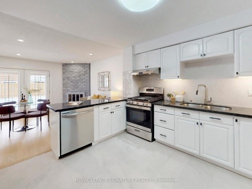 65 Fordcombe Crescent, Markham, ON - Indoor Photo Showing Kitchen With Upgraded Kitchen