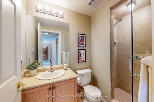 308-908 Mohawk Road E, Hamilton, ON - Indoor Photo Showing Bathroom