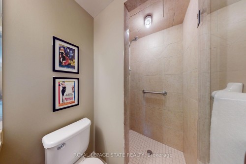 308-908 Mohawk Road E, Hamilton, ON - Indoor Photo Showing Bathroom