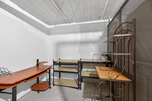 308-908 Mohawk Road E, Hamilton, ON - Indoor