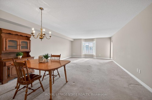 308-908 Mohawk Road E, Hamilton, ON - Indoor Photo Showing Dining Room