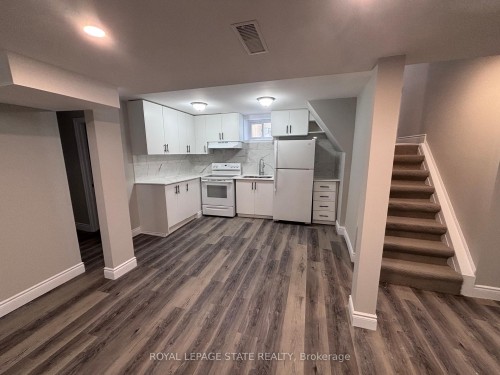 300 East 43Rd Street, Hamilton, ON - Indoor Photo Showing Kitchen