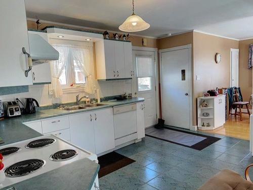 Kitchen - 11 Boul. Perron E., Matapédia, QC - Indoor Photo Showing Kitchen With Double Sink
