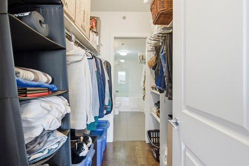 Walk-in closet - 608-4900 Boul. De L'Assomption, Montréal (Rosemont/La Petite-Patrie), QC - Indoor