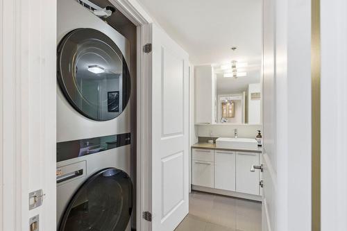 Bathroom - 608-4900 Boul. De L'Assomption, Montréal (Rosemont/La Petite-Patrie), QC - Indoor Photo Showing Laundry Room