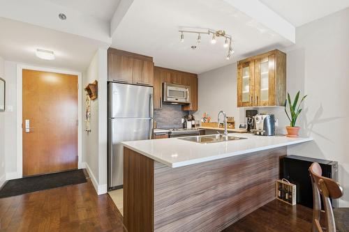 Kitchen - 608-4900 Boul. De L'Assomption, Montréal (Rosemont/La Petite-Patrie), QC - Indoor Photo Showing Kitchen With Double Sink