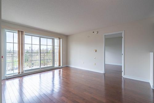 Chambre à coucher - 308-5000 Boul. Jacques-Bizard, Montréal (L'Île-Bizard/Sainte-Geneviève), QC - Indoor Photo Showing Other Room
