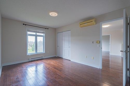 Chambre à coucher - 308-5000 Boul. Jacques-Bizard, Montréal (L'Île-Bizard/Sainte-Geneviève), QC - Indoor Photo Showing Other Room