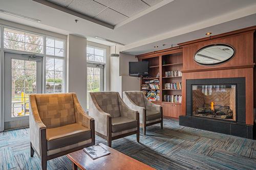 Salle communautaire - 308-5000 Boul. Jacques-Bizard, Montréal (L'Île-Bizard/Sainte-Geneviève), QC - Indoor Photo Showing Living Room With Fireplace