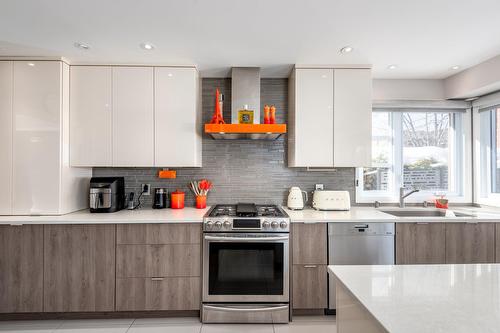 Cuisine - 125 Av. Brigadoon, Pointe-Claire, QC - Indoor Photo Showing Kitchen With Upgraded Kitchen