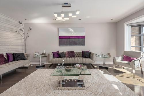 Salon - 125 Av. Brigadoon, Pointe-Claire, QC - Indoor Photo Showing Living Room