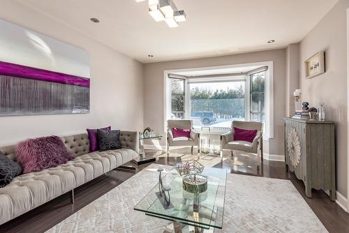 Salon - 125 Av. Brigadoon, Pointe-Claire, QC - Indoor Photo Showing Living Room