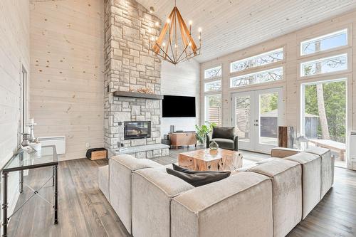 Living room - 2020 Ch. Du Lac-Ste-Rose N., Mandeville, QC - Indoor Photo Showing Living Room