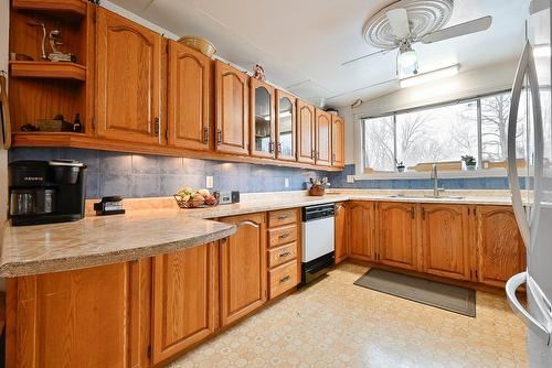 Kitchen - 208 Ch. St-Charles, Longueuil (Greenfield Park), QC - Indoor Photo Showing Kitchen