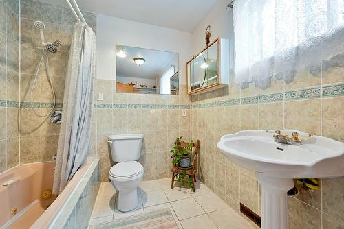 Bathroom - 208 Ch. St-Charles, Longueuil (Greenfield Park), QC - Indoor Photo Showing Bathroom