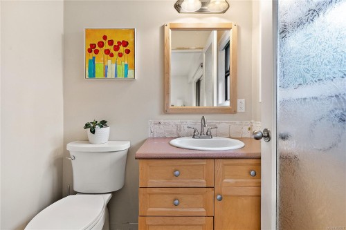 1166 Cloake Hill Rd, North Saanich, BC 