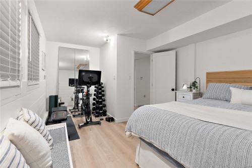 1166 Cloake Hill Rd, North Saanich, BC 