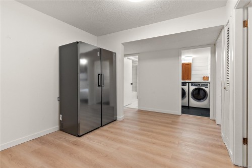 1166 Cloake Hill Rd, North Saanich, BC 