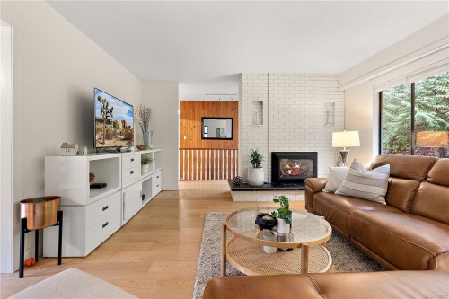 1166 Cloake Hill Rd, North Saanich, BC 