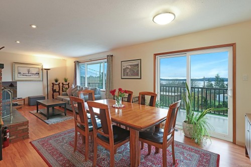 5497 Tappin St, Union Bay, BC 