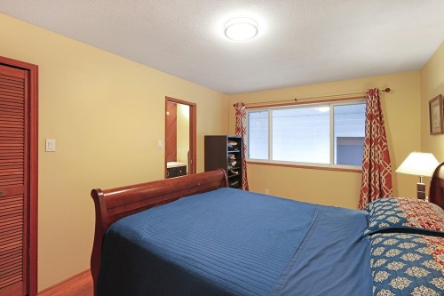 5497 Tappin St, Union Bay, BC 