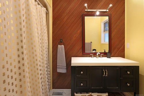 5497 Tappin St, Union Bay, BC 