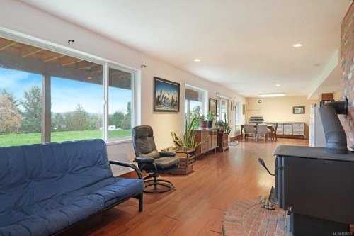 5497 Tappin St, Union Bay, BC 