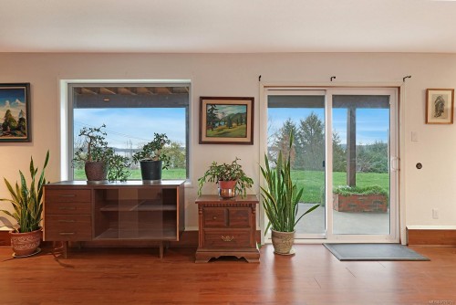 5497 Tappin St, Union Bay, BC 