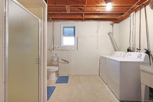 5497 Tappin St, Union Bay, BC 