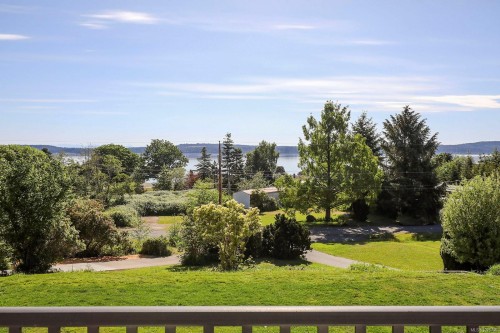 5497 Tappin St, Union Bay, BC 