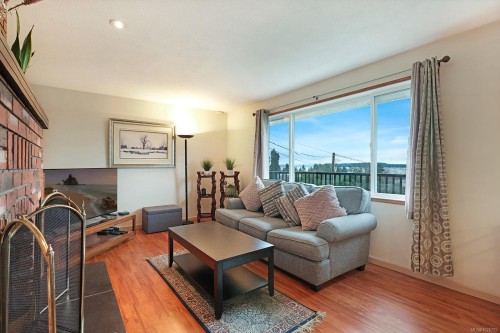 5497 Tappin St, Union Bay, BC 