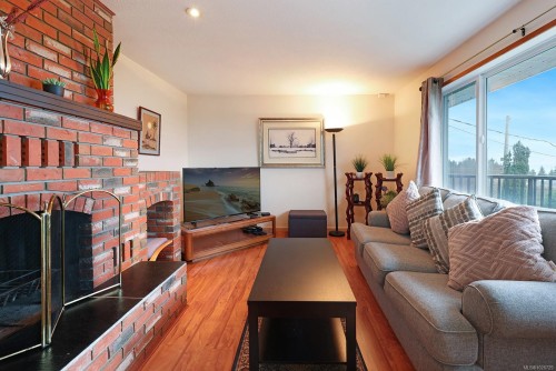 5497 Tappin St, Union Bay, BC 