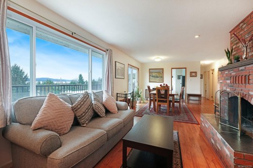 5497 Tappin St, Union Bay, BC 