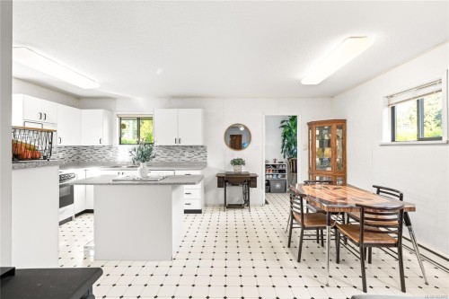 1502 Memory Lane, Qualicum Beach, BC 