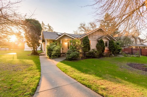 1975 Highland Rd, View Royal, BC 