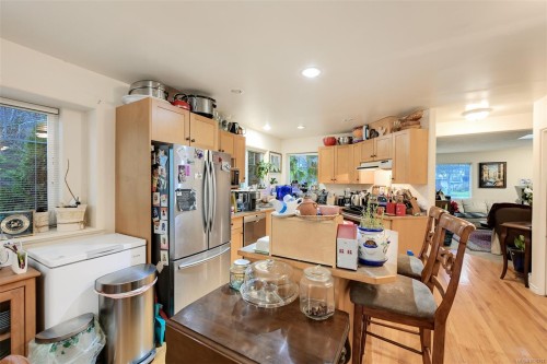 1975 Highland Rd, View Royal, BC 