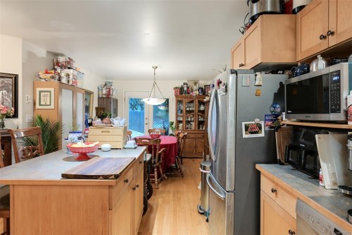 1975 Highland Rd, View Royal, BC 