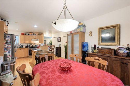 1975 Highland Rd, View Royal, BC 