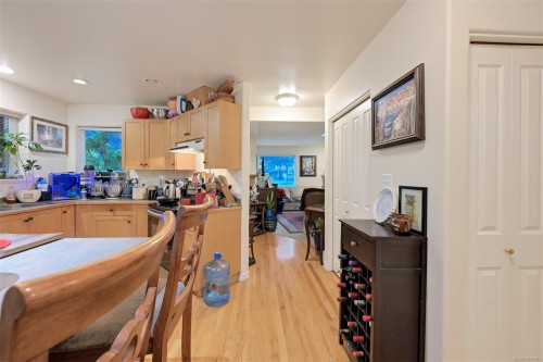 1975 Highland Rd, View Royal, BC 