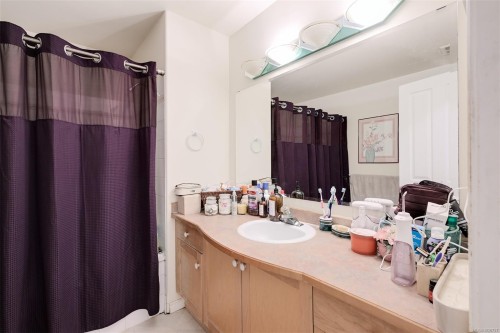 1975 Highland Rd, View Royal, BC 